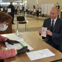 Путин проигнорировал рекомендации ЦИК и пришел голосовать без маски