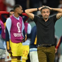 Spānijas treneris Enrike pēc šokējošā zaudējuma Marokai pagaidām vēl neatkāpjas no amata