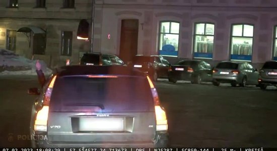 Полиция устроила погоню за пьяным водителем: тот показывал инспекторам неприличные жесты