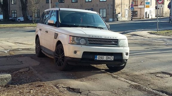 Auto novietošanas noteikumu pārkāpumi Rīgā - 3