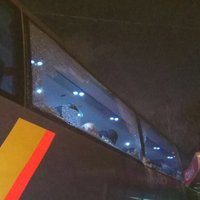 Aculiecinieka foto: 'Lux Express' autobuss Maskavā aizķēris autoostas apsardzes namiņu
