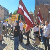 Foto: Protestā prasa slēgt "RUS.LSM" krievu redakciju 