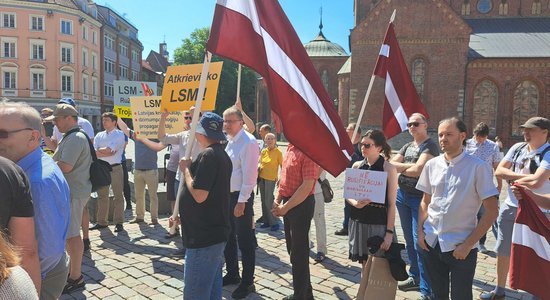 Foto: Protestā prasa slēgt "RUS.LSM" krievu redakciju 