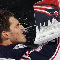 'Blue Jackets' treneris Merzļikinu nevaino, vārtsargs atsakās runāt ar medijiem