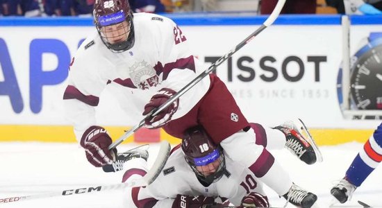 Latvijas U-18 hokejisti pasaules čempionātā piekāpjas amerikāņiem