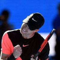 Neizsētais anglis Edmunds iekļūst 'Australian Open' pusfinālā