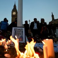 Lielbritānijas parlamentārietes slepkavam izvirzītas apsūdzības