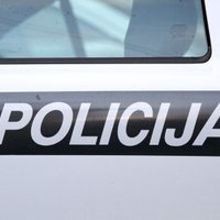 Rīgā divu automašīnu sadursmē cietusi sieviete (plkst.09:40)