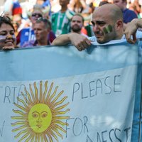 Argentīna lūdz deportēt savas valsts futbola līdzjutējus, kuri piekāva horvātu fanu