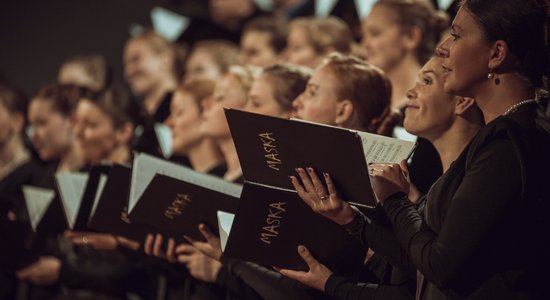 Koris 'Maska' ieskandinās Ziemassvētkus kopā ar Vestardu Šimku