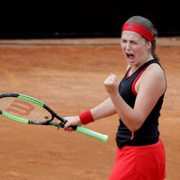Ostapenko iekļūst prestižā Madrides WTA turnīra dubultspēļu pusfinālā