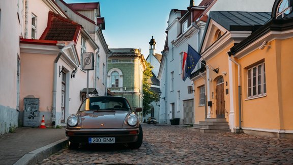 Porsche klasika Tallinas vecpilsēta