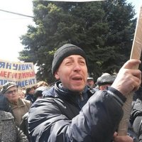 Беспорядки в Донецкой области: митингующие захватили прокуратуру и выбили двери в горсовете
