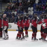 Latvijas U-18 hokeja izlase PČ augstākajā divīzijā sāk ar zaudējumu Kanādai
