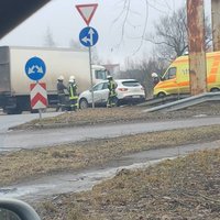 ФОТО: Опасный поворот на Тирайне - в ДТП попала семья с ребенком (дополнено в 16.57)