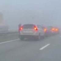 Video: Biezajā miglā uz Daugavpils šosejas notikusi četru auto sadursme