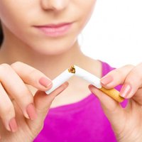 Latvijā uz pusi samazinājusies regulāras smēķēšanas izplatība pusaudžu vidū