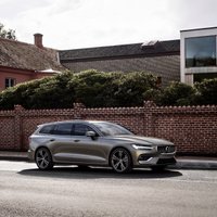 'Volvo' prezentējis jaunās paaudzes 'V60' universāli