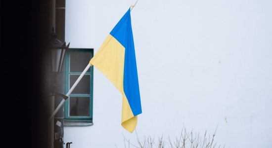 Задержаны сорвавшие украинский флаг со здания на рижской улице граждане Латвии