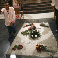 Spānijas Augstākā tiesa aizkavē valdības ieceri pārapbedīt Franko mirstīgās atliekas