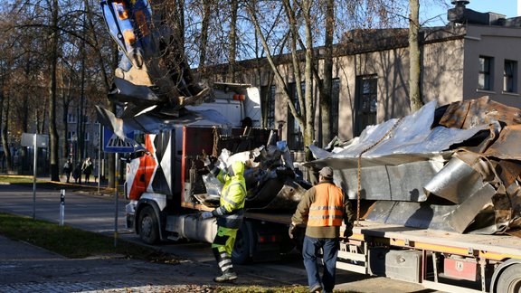 Daugavpilī nojauc pieminekli - 14