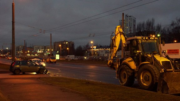 18.12.2013. plkst.8.15 A.Deglava iela 110, Rīgā