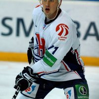 Pujacs un 'Avangard' turpina veiksmīgo spēļu sēriju KHL čempionātā; Bārtulim 25 minūšu noraidījums