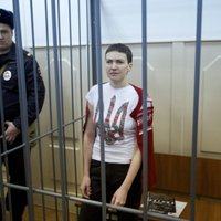 Ukrainas lidotājai Savčenko Krievijā var piespriest 13 līdz 16 gadus cietumā, atklāj advokāts