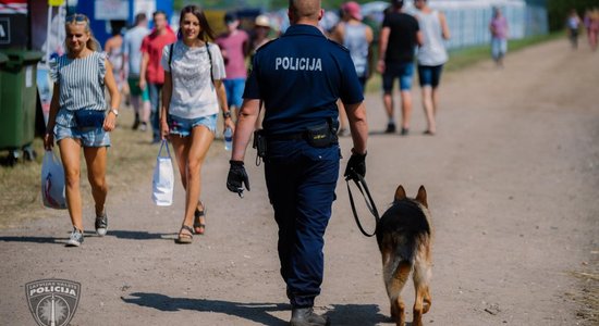 Festivālā 'Positivus' pieķerti divi, iespējams, narkotikas lietojuši cilvēki