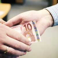 Rīgā aizturēts pirmais eiro kukuļdevējs