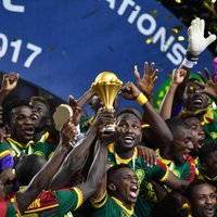 Kamerūnas futbolisti noslēdzošajās minūtēs nodrošina uzvaru Āfrikas Nāciju kausa finālā
