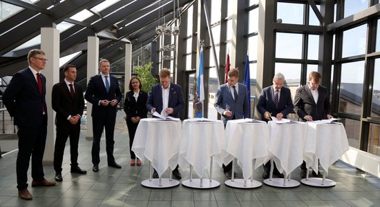Četri politiskie spēki paraksta sadarbības līgumu par koalīciju Rīgas domē