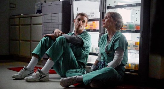 'Netflix' filma 'The Good Nurse': stāsts par medpersonālu, kurš nogalināja pacientus