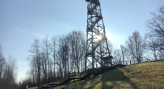 Menģeles skatu tornis un Dullā Daukas bērzu birzs, kur atminēties bērnību