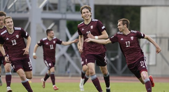 Latvijas futbolisti daudz uzbrūk un gūst vienus vārtus uzvarā pār Lihtenšteinu