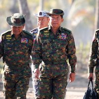 Mjanmas huntas līderis sola sarīkot daudzpartiju vēlēšanas un atcelt ārkārtējo stāvokli