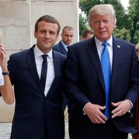 Трамп в Париже посмотрел парад и сделал сомнительный комплимент жене Макрона