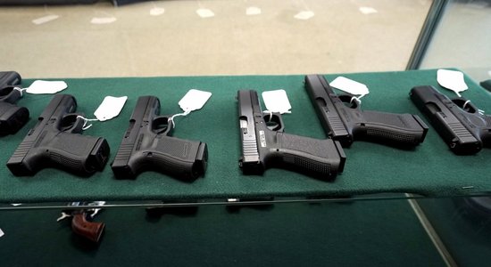 Полиция Латвии за 4,8 млн. евро сменит "Макаровы" и "Калашниковы" на MP5 и Glock