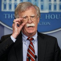 Boltons: ASV sūtīs uz Tuvajiem Austrumiem bumbvedējus kā 'skaidru vēstījumu Irānai'
