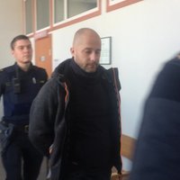 Milzu kokaīna kravas lietā aizturētais bijušais policists Vaivods paliks apcietinājumā