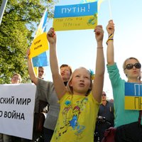 Foto: Rīgā protestē pret Krievijas iebrukumu Ukrainā