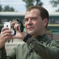 Хакеры из "Шалтай Болтай" завладели личными фотографиями Медведева
