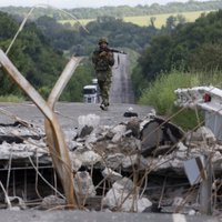 Šahtarskā Ukrainas desantnieku kolonnai uzbrukts no slēpņa; ir bojāgājušie