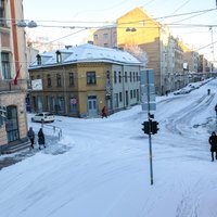 Rīgā uzsniguši septiņi centimetri sniega; diena būs pavēsa
