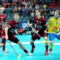 На чемпионате мира по флорболу Латвия начала с разгрома от шведов