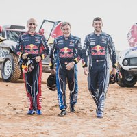 Ambīcijas: 'X-Raid' Dakaras rallija komanda piesaista Sainsu, Peteranselu un Desprē