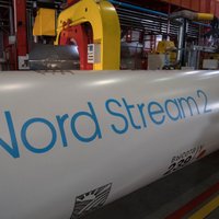 Merkele sola turpināt sankcijas pret Krieviju, bet aizstāv 'Nord Stream'