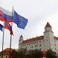 Slovākijā aizdomās par korupciju aizturēti trīs tiesneši