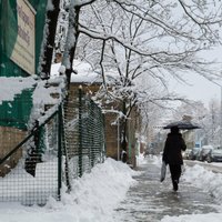 RNP недоволен чисткой снега во дворах Риги, под вопросом договор с поставщиком услуги