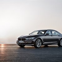 BMW oficiāli prezentējis jauno 7. sērijas limuzīnu